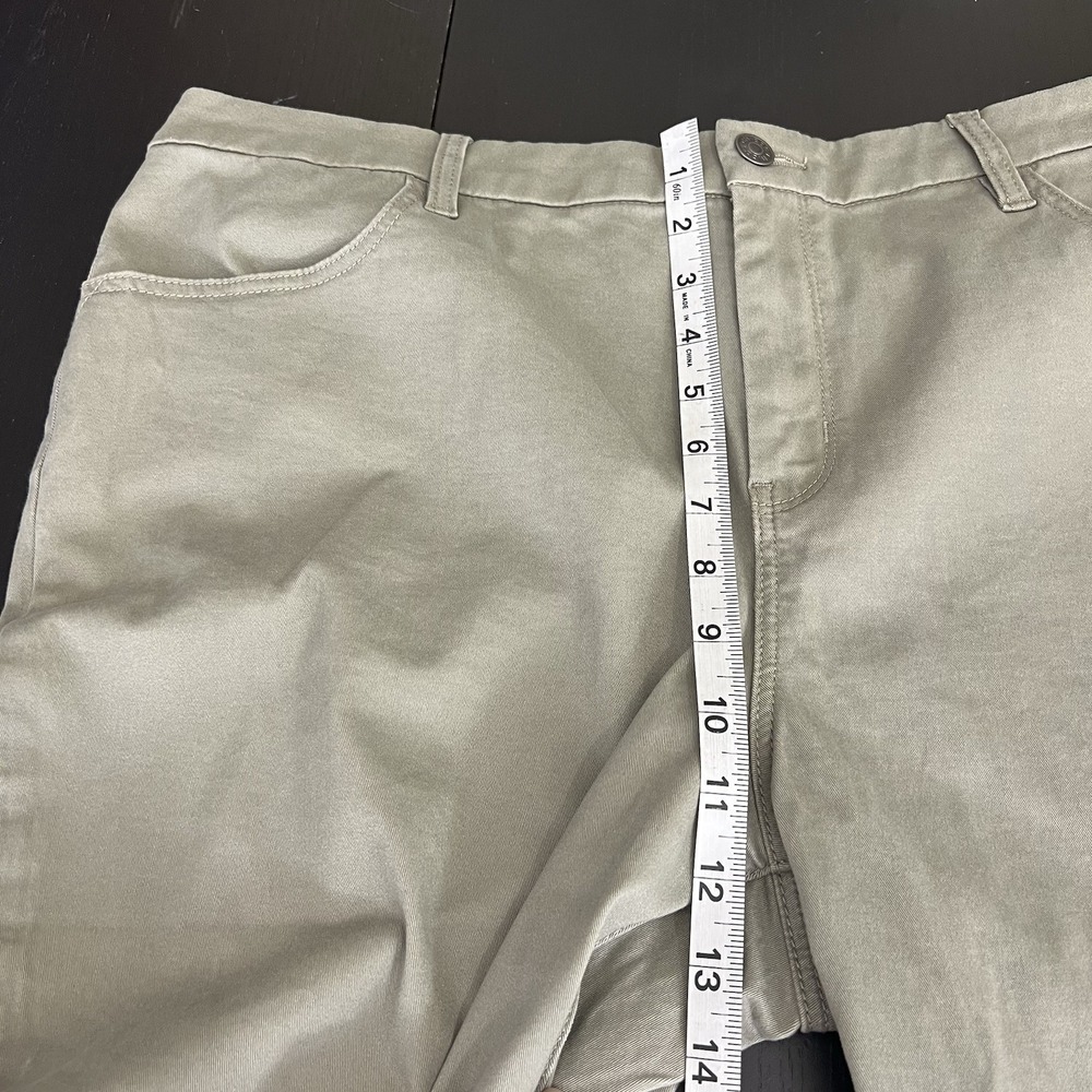 Chicos Girlfriend Slim Leg Capri Crop Pants Size 3 Perfect Stretch Green NEW - Picture 9 of 12